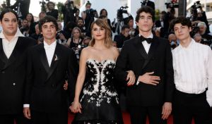 Javier Ambrossi y Javier Calvo ganan el premio a mejor dirección en Cannes
