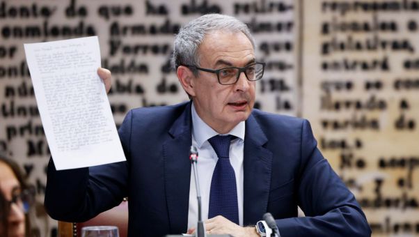 El juez atribuye al expresidente el cobro de dos millones de euros a través de la red.