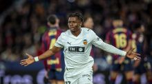 Asaltan la casa de un futbolista del Valencia mientras su equipo jugaba contra el Barça