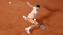 Roland Garros. Djokovic remonta a Perricard y avanza a segunda ronda