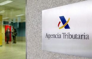 Alertan de mensajes de texto falsos que suplantan a la Agencia Tributaria para robar datos
