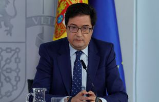 El Gobierno regula la inteligencia artificial: multas millonarias y veto a los 'deepfakes'