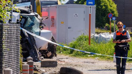 Cuatro muertos en una colisión entre un minibús escolar y un tren en Bélgica