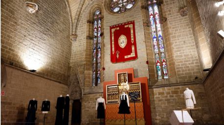 La Catedral de Pamplona exhibe 25 piezas inéditas de alta costura de Valentino