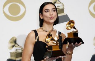 Dua Lipa prepara su boda en Sicilia para principios de junio, según medios italianos