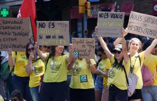 Cataluña acuerda con los sindicatos de docentes un aumento retributivo de 600 euros