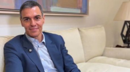 Sánchez vuelve a plantar a los Reyes para no ser abucheado mientras se refugia en Moncloa y en las redes sociales