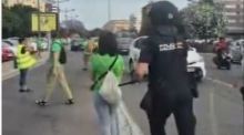 La Policía abre expediente disciplinario al agente que agredió por la espalda a una profesora en Valencia