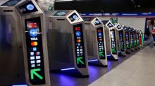 Metro de Madrid permite pagar con tarjeta bancaria en los tornos desde este lunes