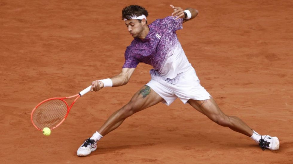 Roland Garros. Cobolli remonta a Aliassime y asegura un finalista italiano