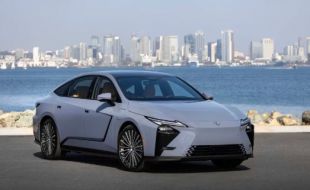El Lexus ES entra en una nueva era: electrificación, más espacio y tecnología de última generación