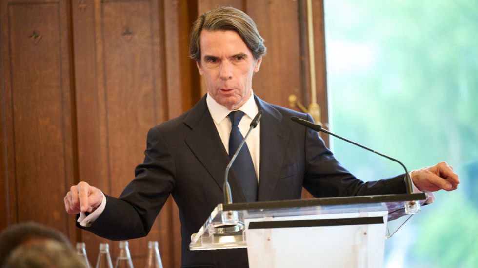 Aznar alerta sobre el 'deterioro institucional' del país y aboga por un nuevo Gobierno 'firme y seguro'