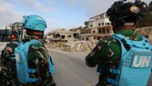 Un casco azul serbio muere y dos españoles resultan heridos por fuego de mortero en Líbano