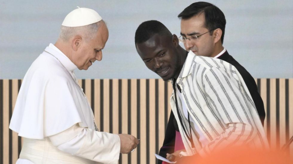 El Papa visita el CEDIA de Cáritas en Lucero y se siente 'como un madrileño más'