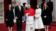El Rey recibe al Papa en el Palacio Real: 'Llegáis a un país donde está una parte de vuestras raíces'