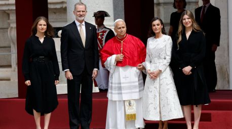 El Rey recibe al Papa en el Palacio Real: 'Llegáis a un país donde está una parte de vuestras raíces'