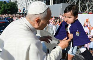 Así se ha vivido la histórica misa del Papa desde la plaza de Cibeles
