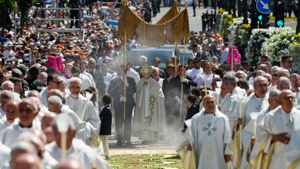 El Papa León XIV preside el histórico Corpus Christi por las calles de Madrid