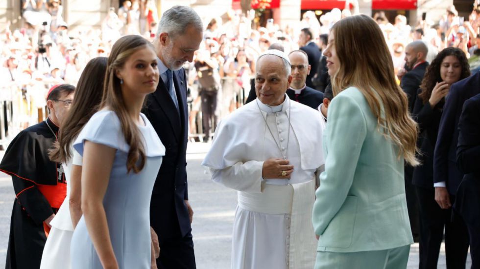 Los Reyes, la Princesa Leonor y la Infanta Sofía presiden la misa del Papa