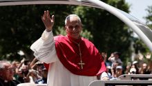 El Papa ha recorrido las calles de Madrid en el papamóvil ante 130.000 fieles
