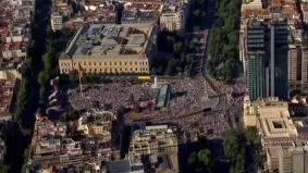 Más de un millón de personas asisten en la plaza de Cibeles a la histórica misa del Papa en Madrid