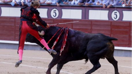 El torero francés Clemente sufre una aparatosa cogida en las Ventas