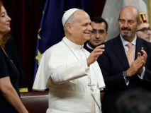Ovación de siete minutos a León XIV en el Congreso y gritos de ''¡viva el Papa!'