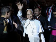El Papa, emocionado por una ovación de siete minutos en el Movistar Arena