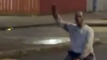Un inmigrante sudanés intenta decapitar a un hombre de 40 años en plena calle en Belfast