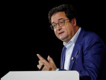 López arremete contra la Justicia en un acto con García Ortiz: 'Hay jueces que prevarican'