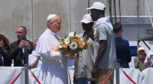 El Papa, en Arguineguín: 'Europa no puede acostumbrarse a que el Mediterráneo se convierta en un cementerio sin lápidas'