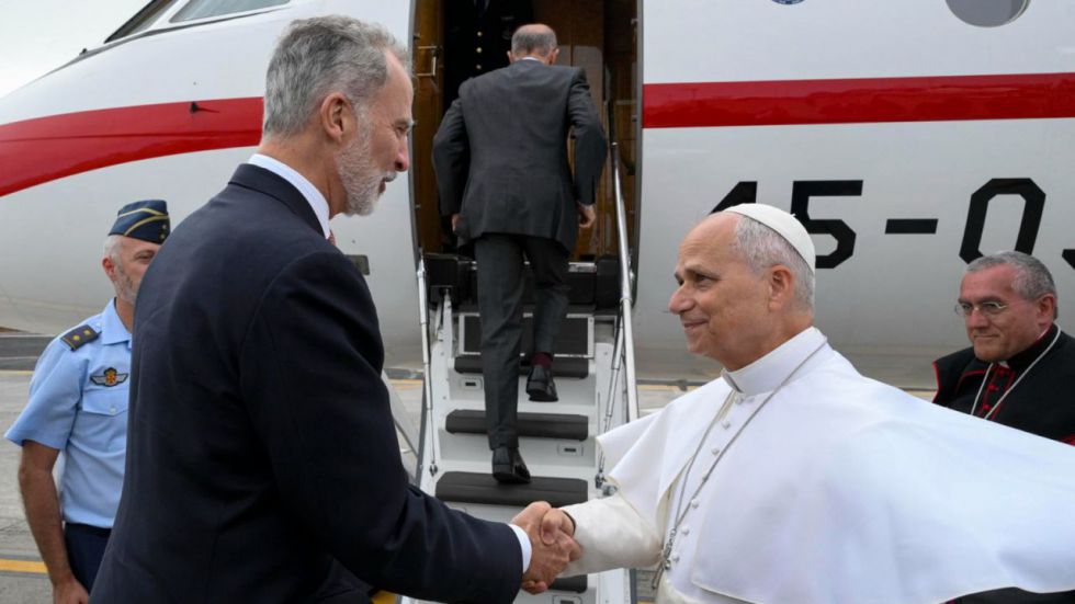 El Papa vuelve a Roma en Falcon por ofrecimiento del Rey después de una incidencia técnica