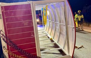 Al menos 18 heridos, entre ellos nueve menores, al volcar un tren turístico en Cártama