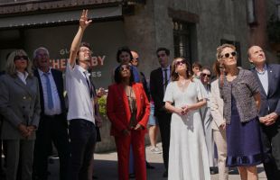 Brigitte Macron lleva de visita a las parejas de los líderes del G7 a una ciudad medieval