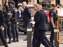 Gritos de 'sinvergüenza' y 'chorizo' a Zapatero a su llegada a la Audiencia Nacional