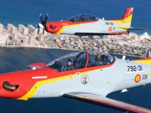 El Rey y la Princesa de Asturias vuelan juntos en dos aviones PC-21 en Murcia