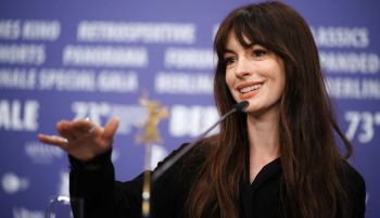 La actriz Anne Hathaway anuncia que está embarazada de su tercer hijo