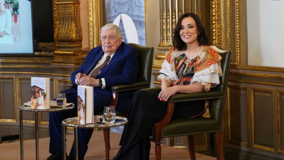 Luis María Anson acompaña a Cruz Sánchez de Lara en la presentación de Las gobernadoras