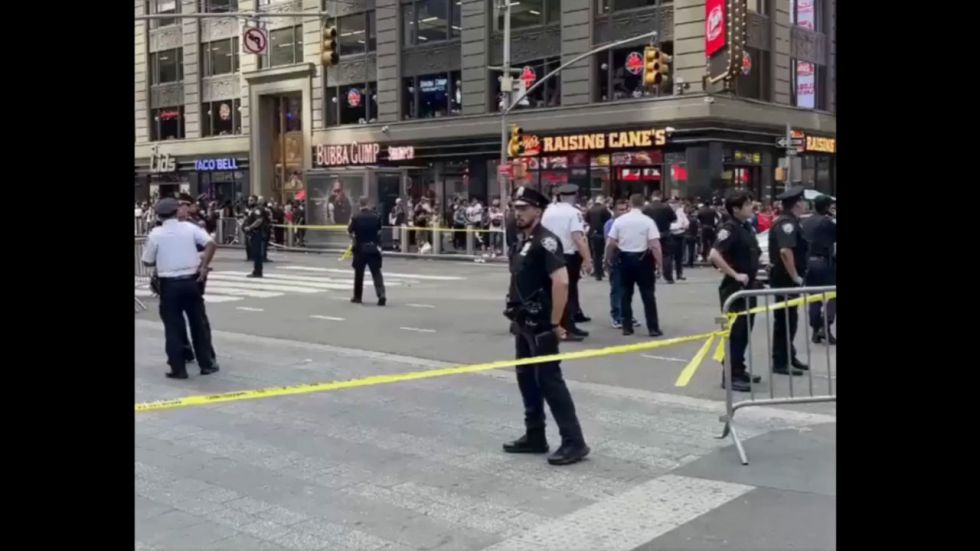 Terror en el Mundial: decenas de aficionados huyen despavoridos de Times Square por un tiroteo