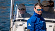 El Rey Juan Carlos I sale a navegar con la infanta Margarita en Sangenjo