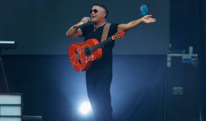 Alejandro Sanz agita en Madrid su bandera de las canciones para siempre