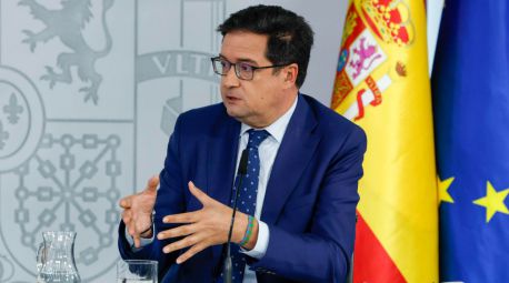 Óscar López, tras asegurar que 'no hay que mezclarlo todo', equipara al condenado Ábalos con Ayuso
