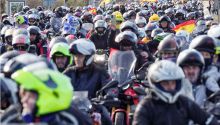 Nuevas normas de tráfico a partir del 1 de octubre: guantes para motociclistas y patinetes para mayores de 15 años