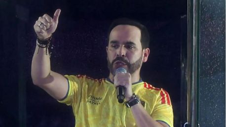 El izquierdista Iván Cepeda acepta su derrota y reconoce el triunfo de De la Espriella en Colombia