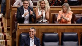 El Congreso aprueba una moción del PP para que Sánchez se someta a una cuestión de confianza