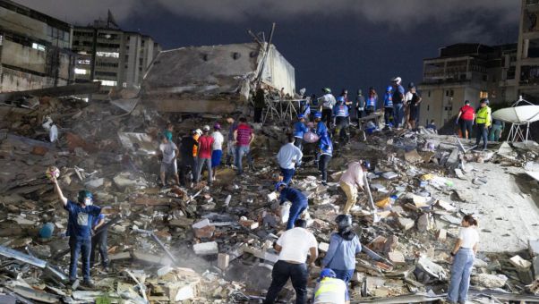 El Servicio Geológico de Estados Unidos estima entre 10.000 y 100.000 muertos.