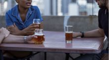 Casi el 40% de los jóvenes ha reducido su consumo de alcohol y el 20% lo ha eliminado