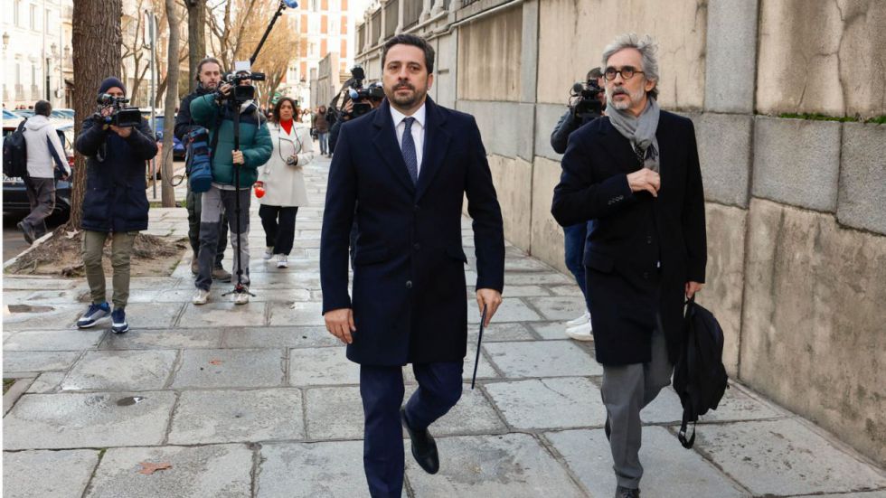 El juez Pedraz cita como testigo al número 2 del ex fiscal general para explicar sus reuniones con Leire Díez
