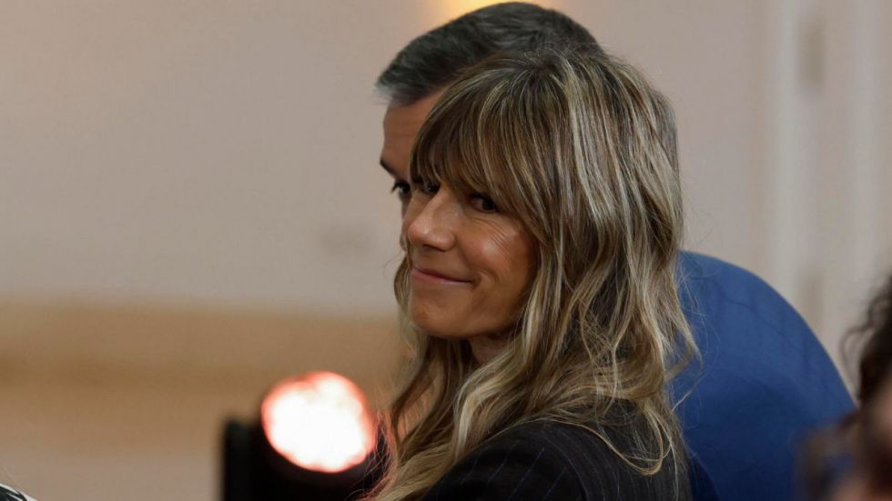 Las acusaciones populares se oponen a que Begoña Gómez viaje al extranjero por el riesgo de fuga
