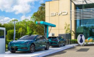 DENZA llega a España con Flash Charging: así es la tecnología de BYD que promete recargar un eléctrico en cinco minutos